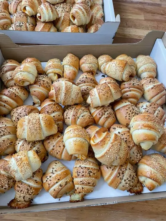 Kiflice sa sezamom i makom