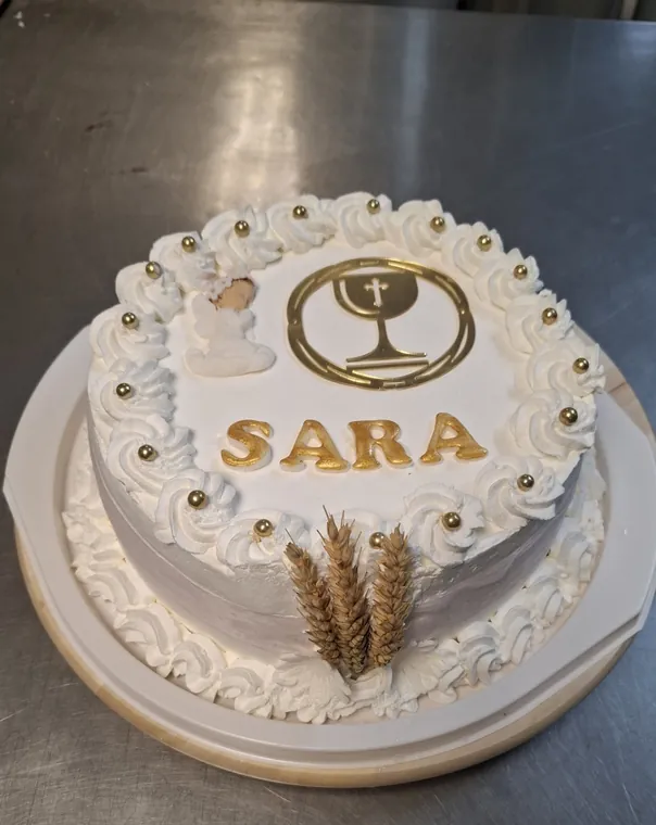 Torta za Prvu pričest s kaležom, klasjem i imenom Sara